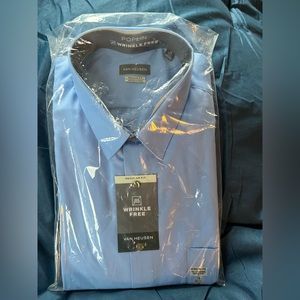 Vanhuesen Mens dress shirt lite blue 18 neck X 36 37 sleeve.